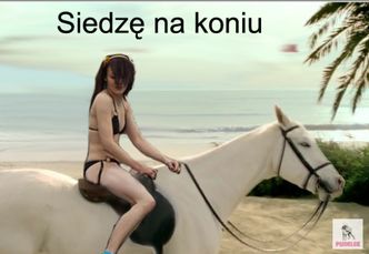 Waśniewska siedzi na koniu...