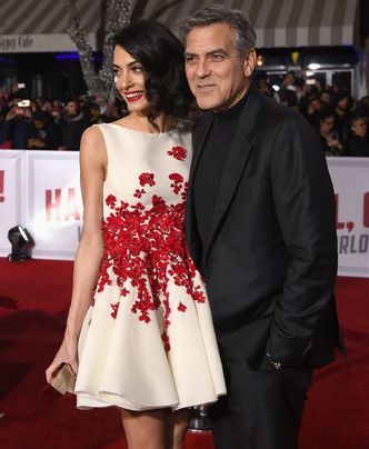 Z OSTATNIEJ CHWILI: Amal Clooney urodziła! Znamy imiona bliźniaków!