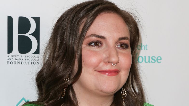 Natural Lena Dunham se enorgullece de su personalidad y presenta colección de trajes de baño (fotos)