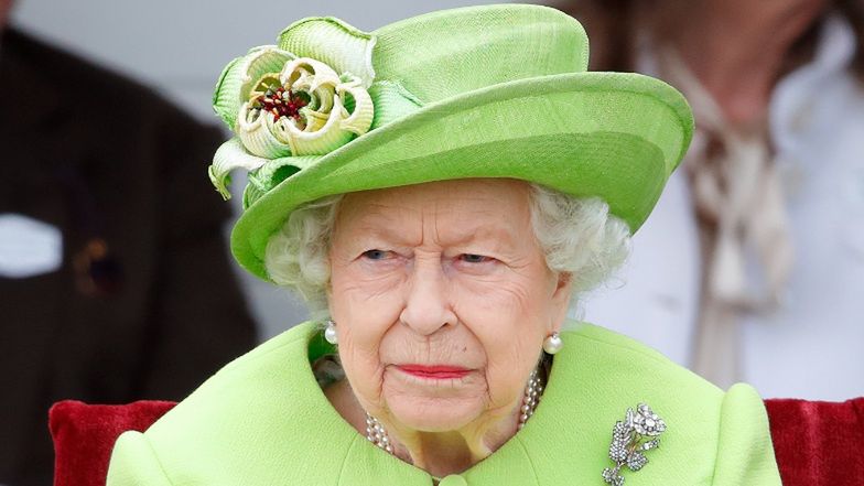 Królowa Elżbieta nie pokazuje się publicznie, bo porusza się NA WÓZKU INWALIDZKIM? "Nie pozwala jej na to duma"