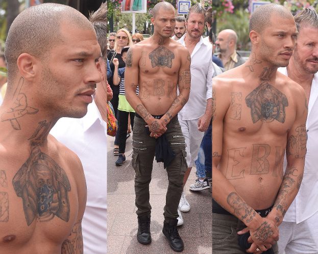 "Najprzystojniejszy więzień Ameryki" też poleciał do Cannes! Chodzi po ulicy bez koszulki (ZDJĘCIA)
