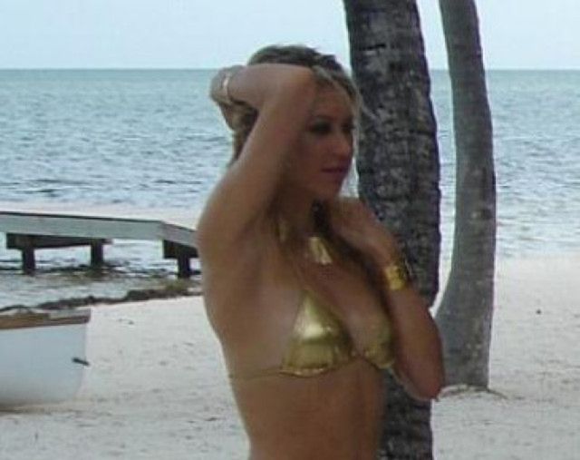 Kurnikova w złotym bikini! (ZDJĘCIA)