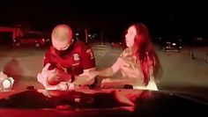 Policjant uratował niemowlę. Nagranie z policyjnej kamery