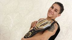 #dziejesiewsporcie: kontrowersyjne zdjęcie mistrzyni UFC. Pozowała z pasem. Nago!