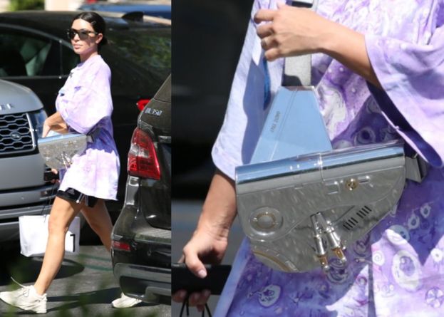 Kim Kardashian w piżamowej stylizacji i z torebką Diora za 135 tysięcy złotych przemierza Malibu (ZDJĘCIA)