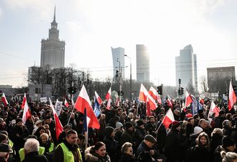 Tłumy wspierają Lecha Wałęsę w Warszawie (ZDJĘCIA)