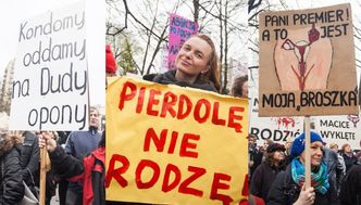Polki protestują przeciwko ustawie antyaborcyjnej: "Pie*dolę, nie rodzę!" (ZDJĘCIA)