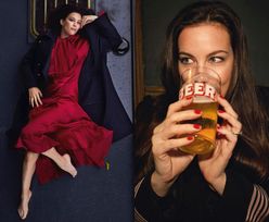 Liv Tyler pozuje ze szklanką piwa