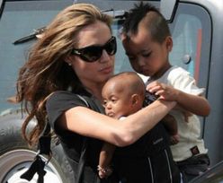 Angelina Jolie urodzi bliźniaczki!