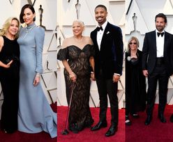 Oscary 2019: Gwiazdy pozują z bliskimi: Bradley Cooper z Iriną, Charlize Theron z mamą... (FOTO)
