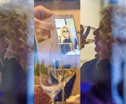Magda Gessler pije wino i robi sobie zdjęcia... (FOTO)