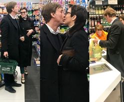 Felicjańska między sklepowymi półkami obsypuje chłopaka pocałunkami (ZDJĘCIA)