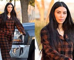 Naturalna Kim Kardashian przechadza się po mieście w KRACIASTEJ PIŻAMIE (ZDJĘCIA)
