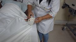''Ręka Boga'' dla chorujących na COVID-19. Poruszający gest pielęgniarki z Brazylii