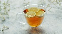 Zobacz dlaczego lepiej nie pić herbaty z cytryną!