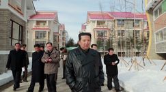Kim Dzong Un pokazał się publicznie od ponad miesiąca. Zdjęcia z placu budowy miasta przy granicy z Chinami