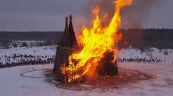 Zamek w ogniu z Rosji. Symbolicznie spalili koronawirusa