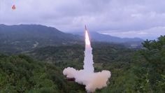 Korea Północna pręży muskuły. Wystrzelenie rakiety z pociągu