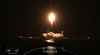 Start rakiety SpaceX Elona Muska. Rozmieści na orbicie 49 satelitów