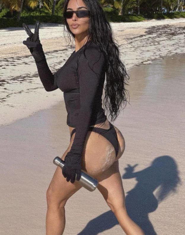 Kim Kardashian ZACIERA ślady retuszu na Instagramie: "Co ona nawyrabiała ze swoją ŁYDKĄ?!"
