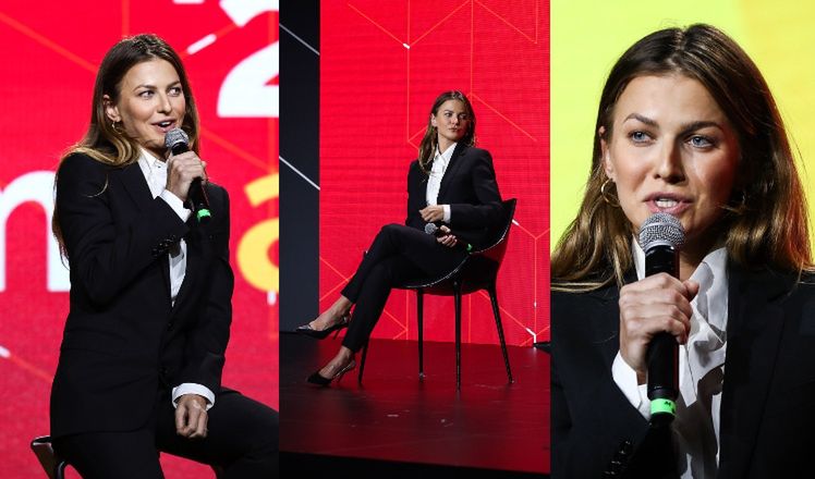 "Bizneswoman" Anna Lewandowska w eleganckim garniturze i szpilkach emanuje profesjonalizmem na kongresie Impact’21 (ZDJĘCIA)