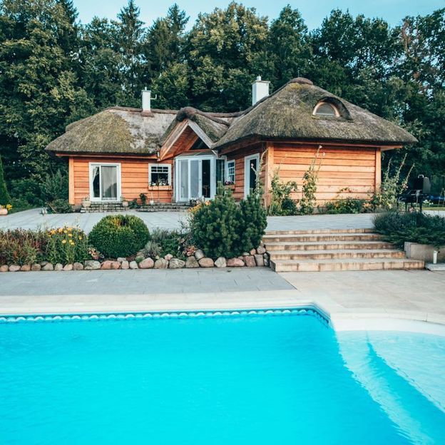 Edyta i Cezary Pazurowie WYNAJMUJĄ swoją mazurską willę turystom. Długi weekend na Warmii nie jest tani... (ZDJĘCIA)