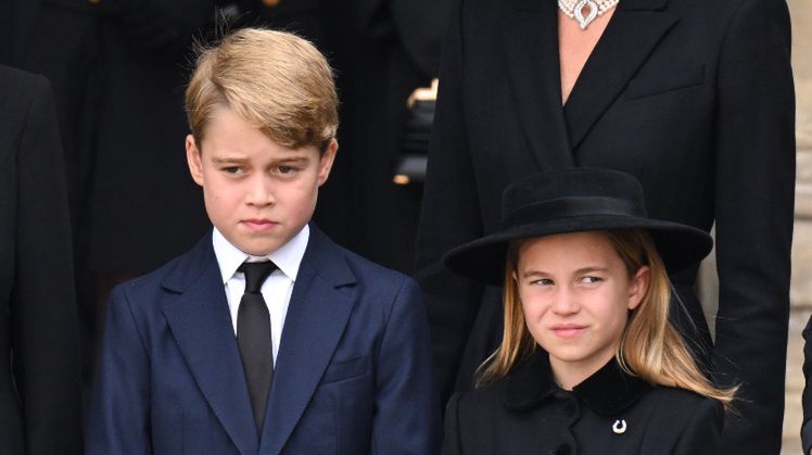 Wiadomo, czemu książę George miał GRANATOWY garnitur na pogrzebie królowej Elżbiety II