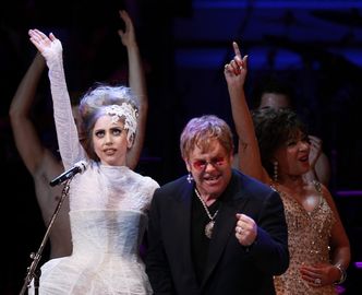 Elton John potwierdza: GaGa będzie chrzestną jego syna!