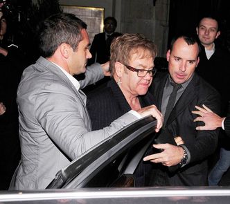 "Elton John musi umrzeć!"