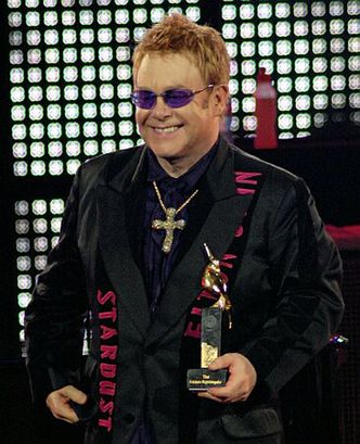 Elton John apeluje o tolerancję dla gejów