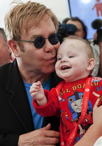 Elton John z "mężem"... adoptują syna!