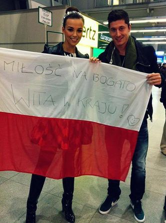 Miss Polonię na lotnisku przywitał... Lewandowski!