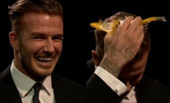 David Beckham rozbija sobie jajko na głowie!