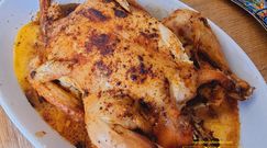 Kurczak pieczony na soli. Pomysł na szybki obiad dla całej rodziny