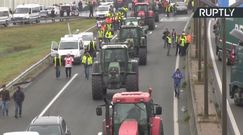 Zaostrza się sytuacja w Calais. Ciężarówki blokują dojazd do "dżungli"