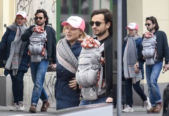 Naturalna i uśmiechnięta Joanna Kulig spaceruje ulicami Warszawy z mężem i dzieckiem (ZDJĘCIA)