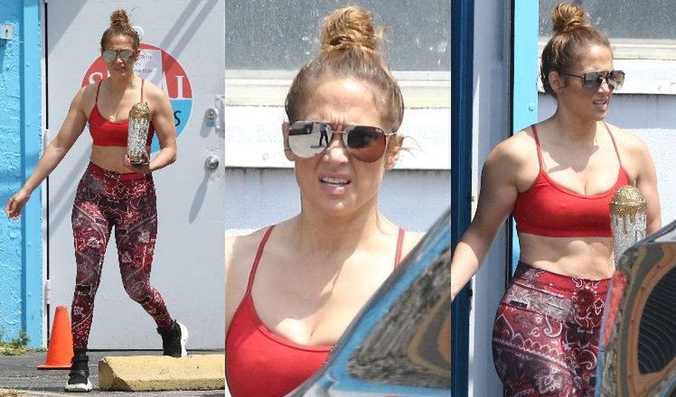 Zdegustowana Jennifer Lopez ćwiczy na siłowni, którą specjalnie dla niej otworzono mimo kwarantanny (ZDJĘCIA)
