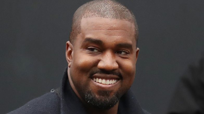 Kanye West znowu pokazał się W WORKU NA GŁOWIE. Tym razem poszedł na pokaz Balenciagi... (ZDJĘCIA)