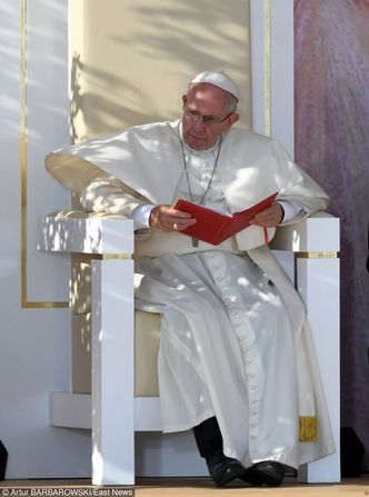 Papież krytykuje biskupów: "Cennik za sakramenty to BARBARZYŃSTWO"