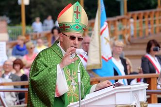 Prymas Polski: "Jeśli moi księża będą manifestować przeciw uchodźcom, będą wydaleni z kościoła"