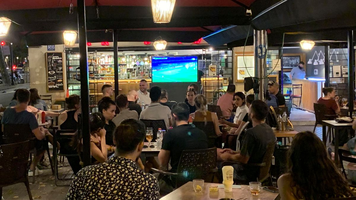 mecz Hiszpania - Polska w pubie w Barcelonie