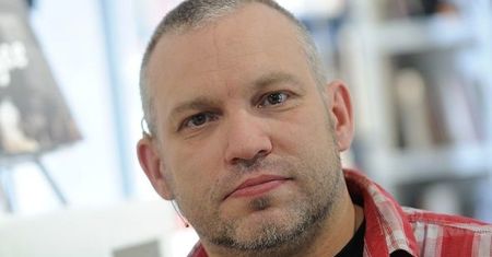 ''Przemoc trafia punktowo, zło angażuje zbiorowości'' - Mateusz Witkowski rozmawia z Mariuszem Czubajem