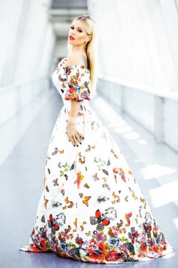 Długie sukienki w kwiaty - największe trendy - Pudelek