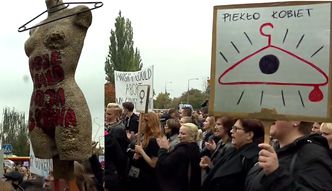 Tak wyglądał "Czarny protest" w Warszawie. "Jeszcze Polka nie zginęła!"