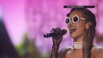Rihanna śpiewa na pokazie Victoria's Secret!
