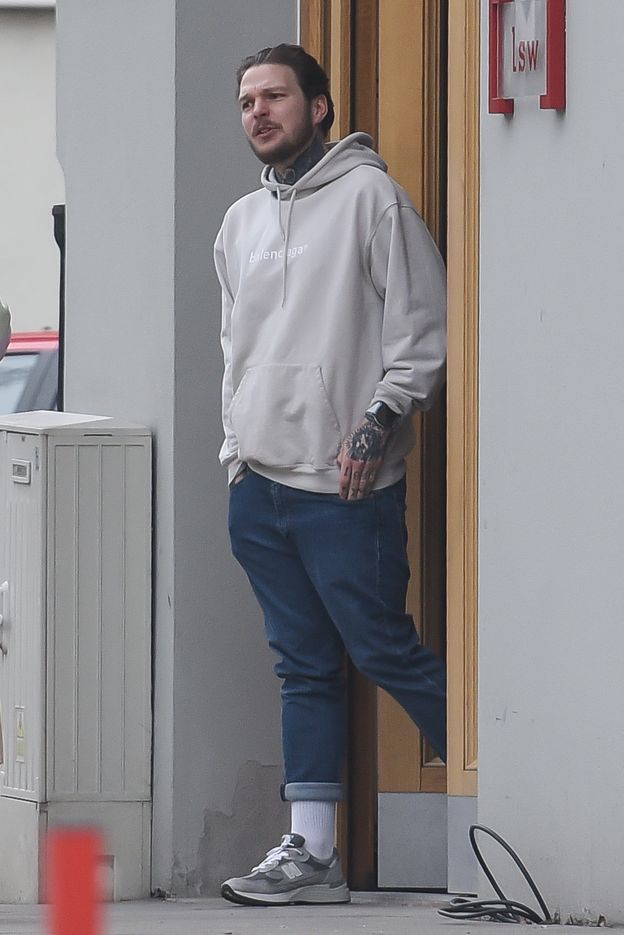 Ujawniamy TAK WYGLĄDA ŻURNALISTA (ZDJĘCIA) Pudelek