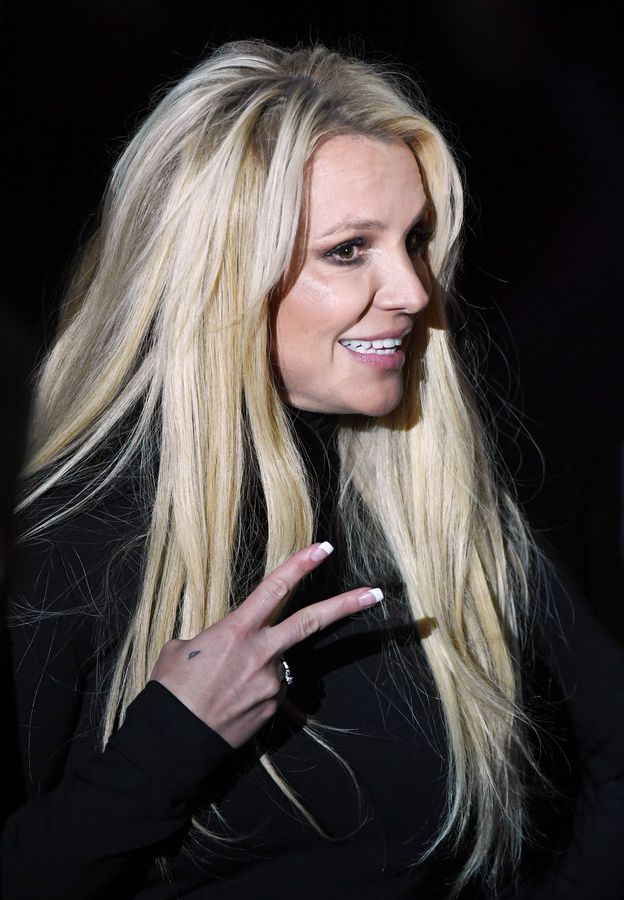 britney spears pozuje nago tłumaczy że w ten sposób zrzuca ciężar