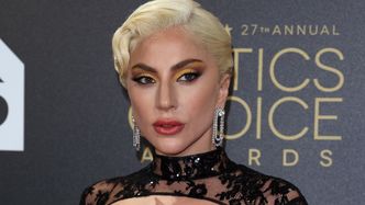 Zarobiona Lady Gaga obnaża dekolt na DWÓCH galach jednego wieczora! Fani zniesmaczeni: "Pora ZMIENIĆ STYLISTĘ" (ZDJĘCIA)