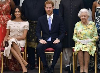 Księżna Meghan złamała protokół: "Siedziała ze skrzyżowanymi nogami i próbowała złapać Harry'ego za rękę" (WIDEO)
