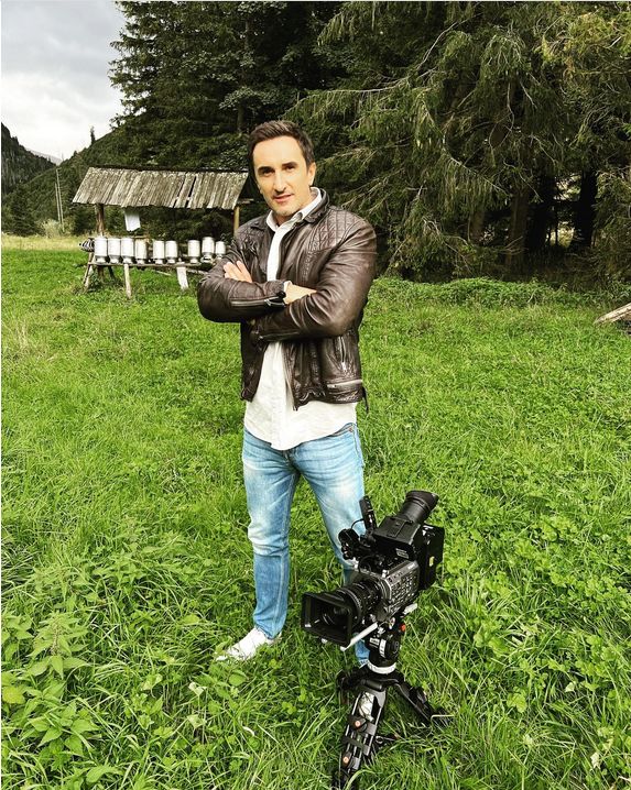 Sebastian Karpiel-Bułecka w ogniu krytyki za zdjęcie psa na łańcuchu. "Weź się pan sam przypnij do tej budy!" (FOTO)